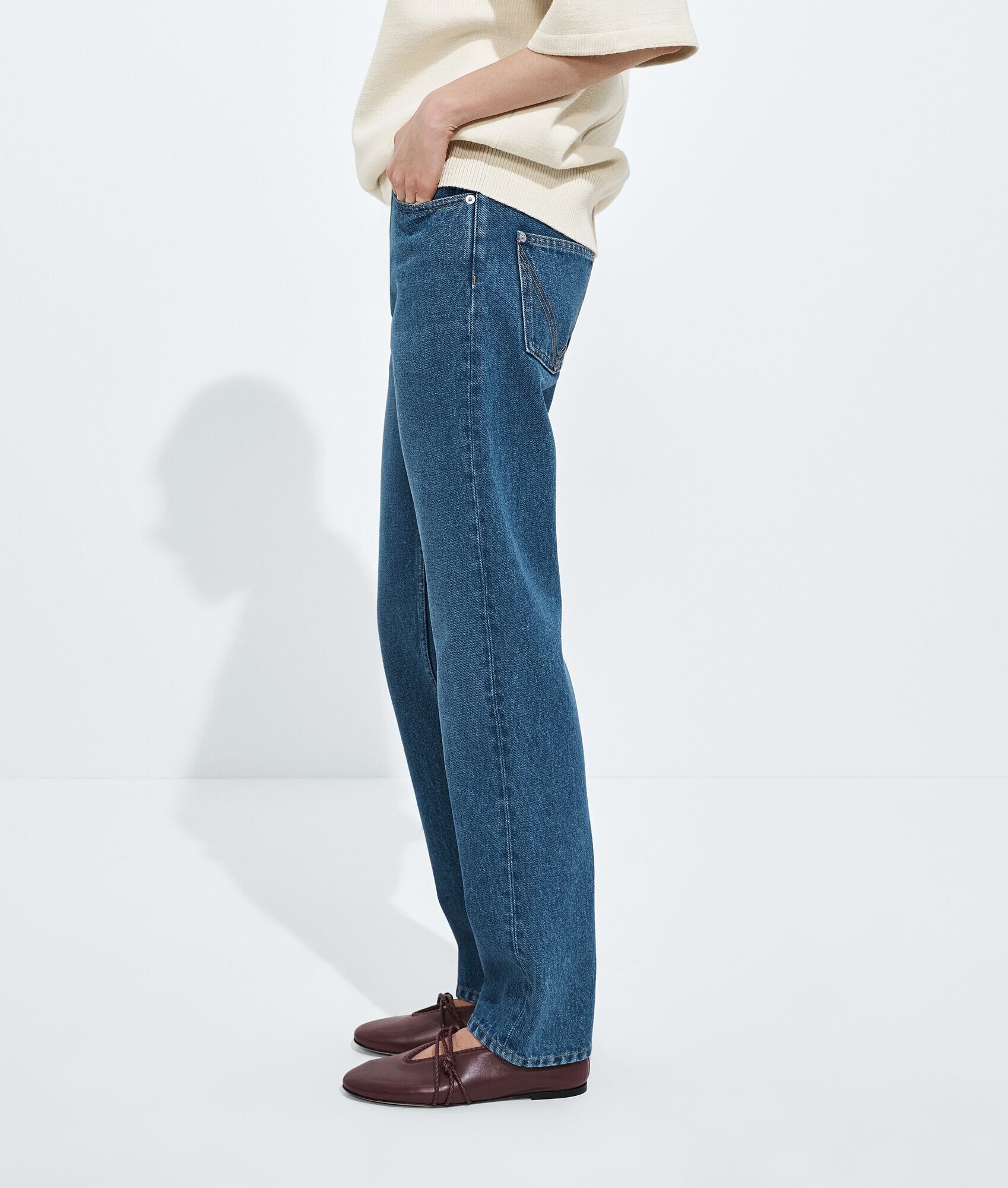 Pantalones vaqueros rectos de indigo medio