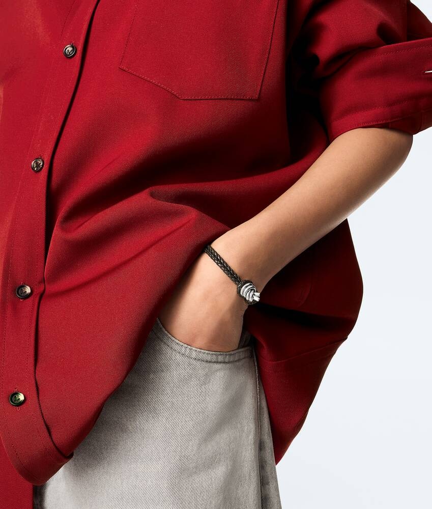 Pulsera de cuero con nudo