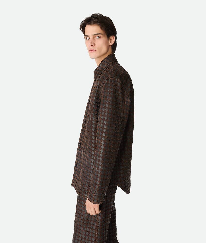 Camisa de cuero y ante entrelazado