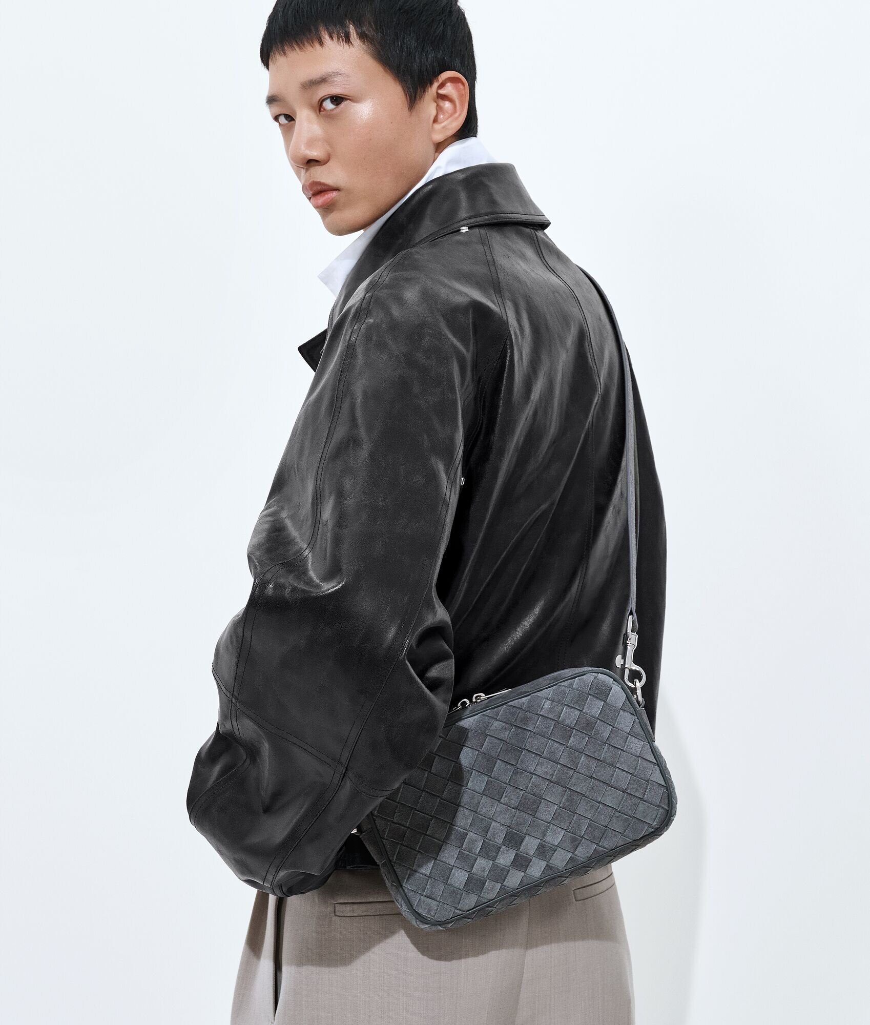 Bolso de cámara Intrecciato pequeño