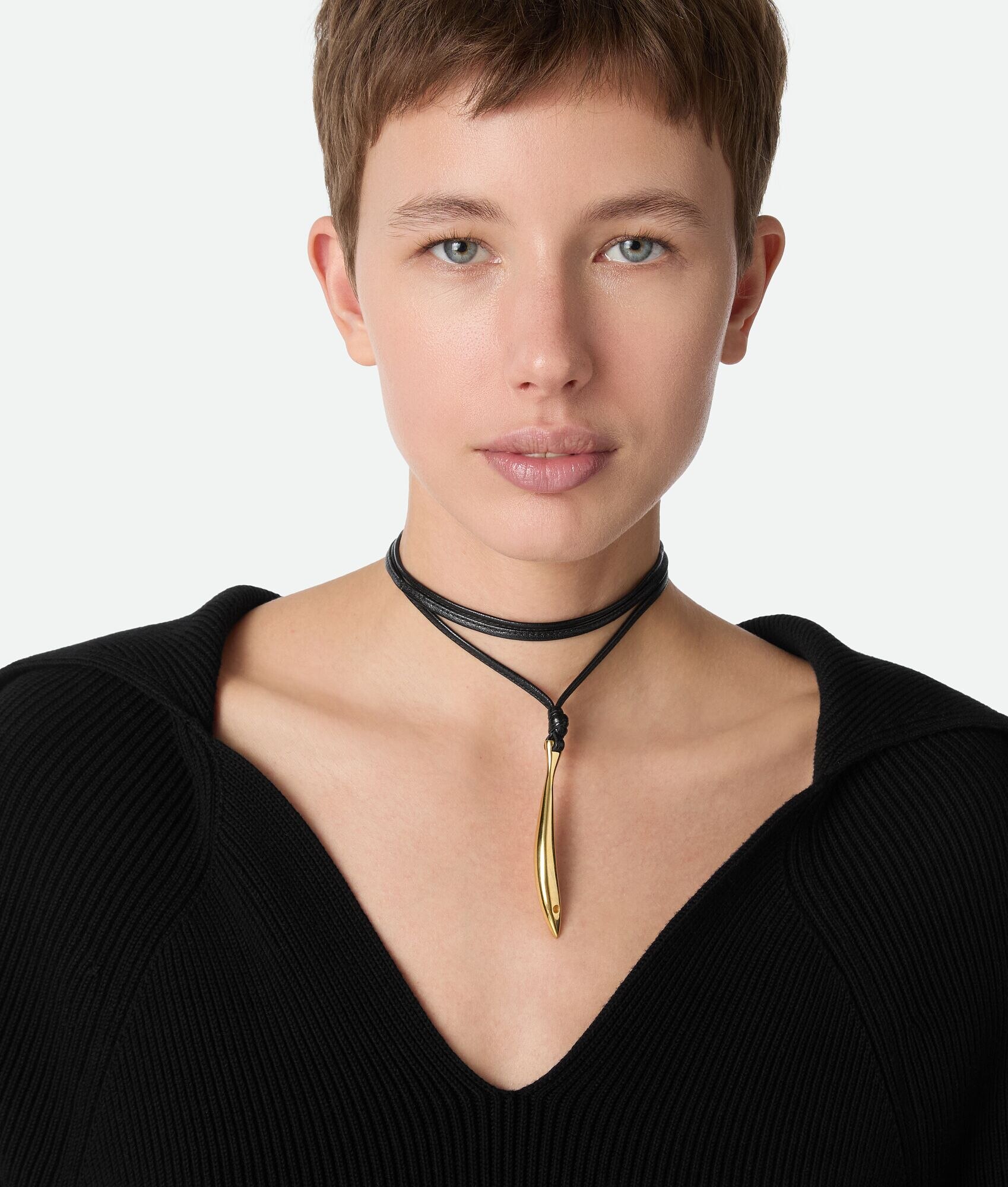 Collar de cuero de sardina