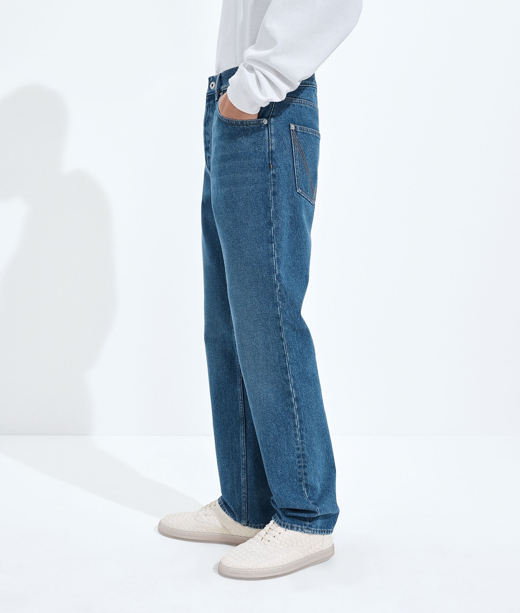 Pantalones vaqueros rectos de indigo medio