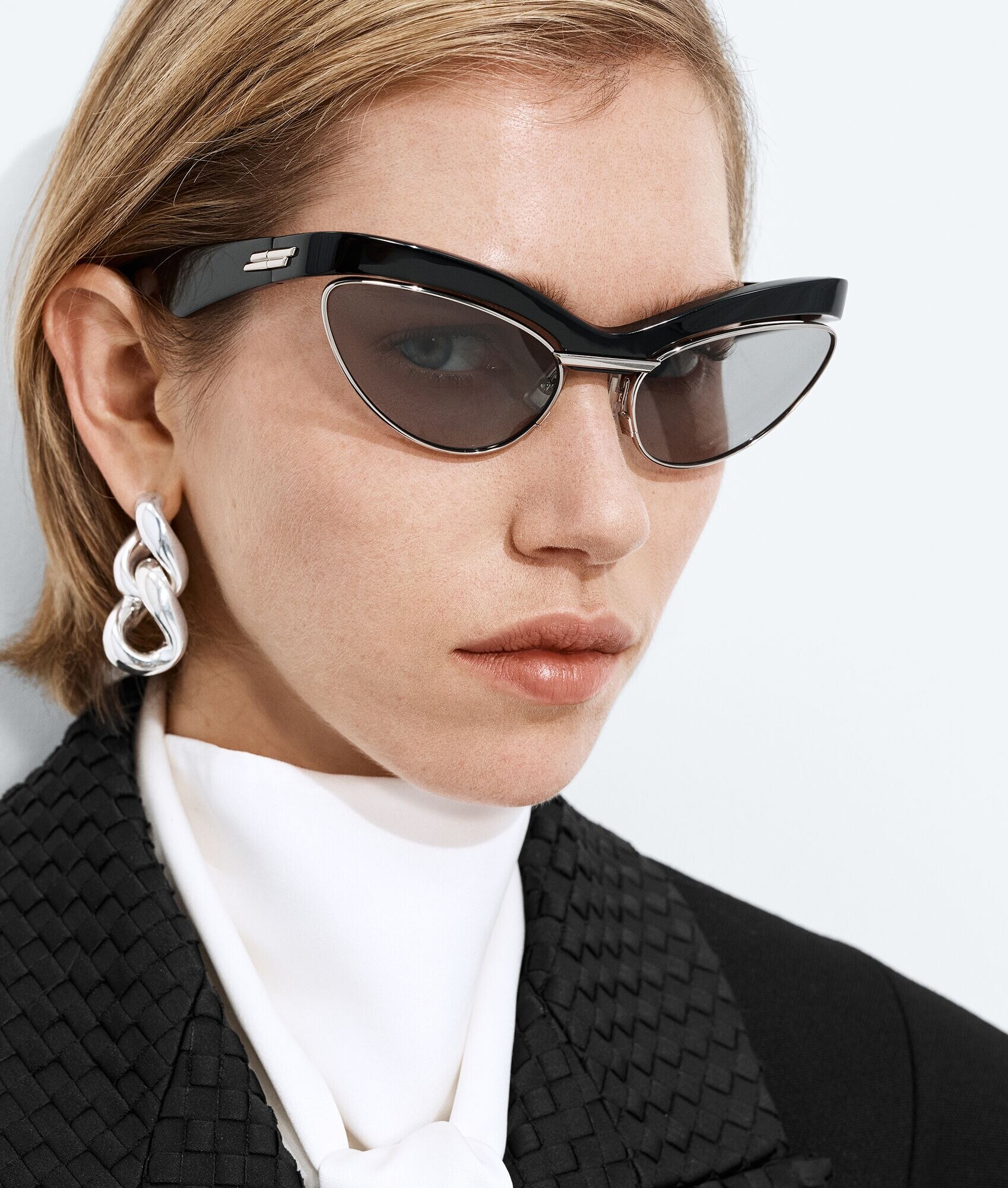 Gafas de sol cat eye en ángulo doble