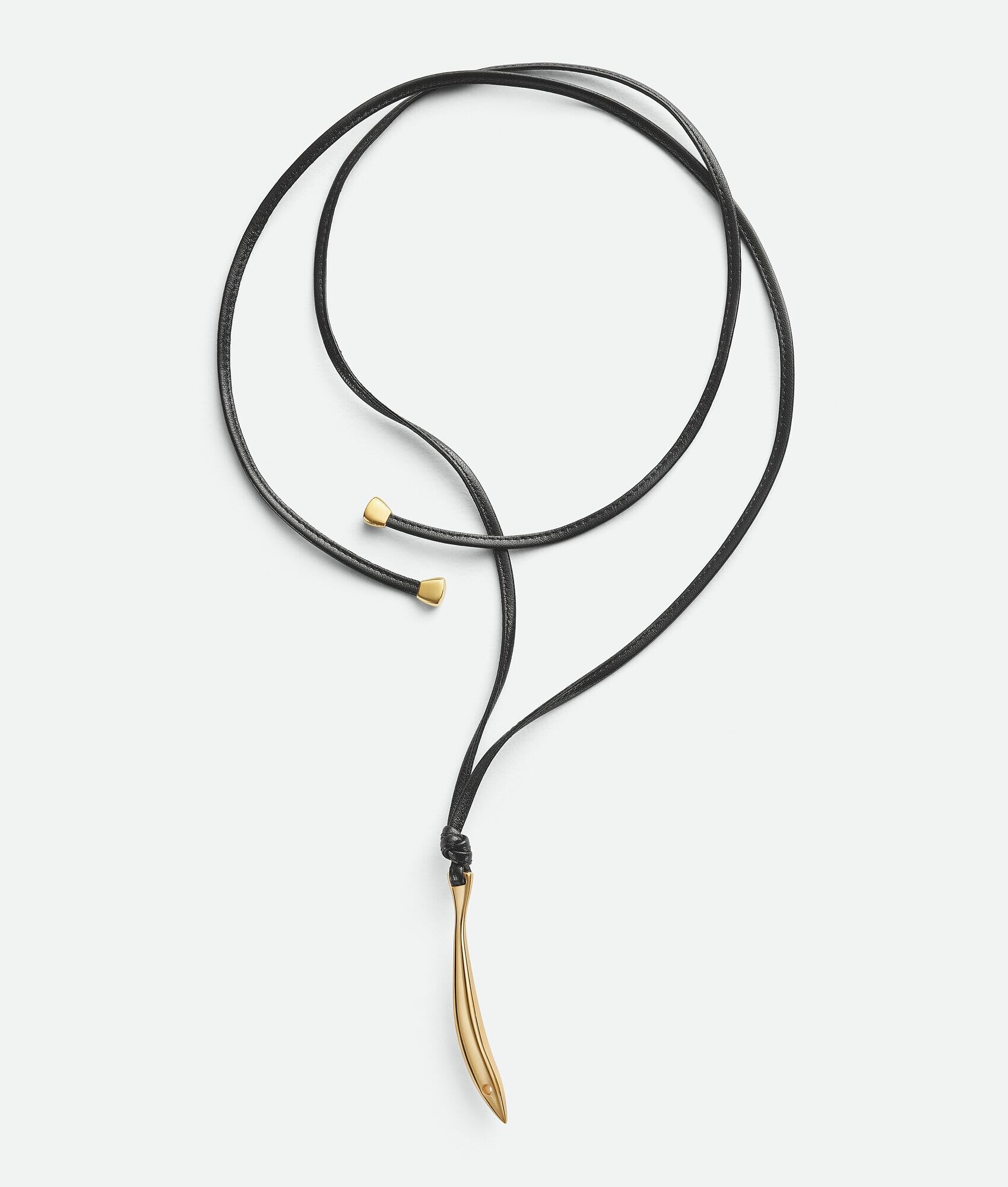 Collar de cuero de sardina