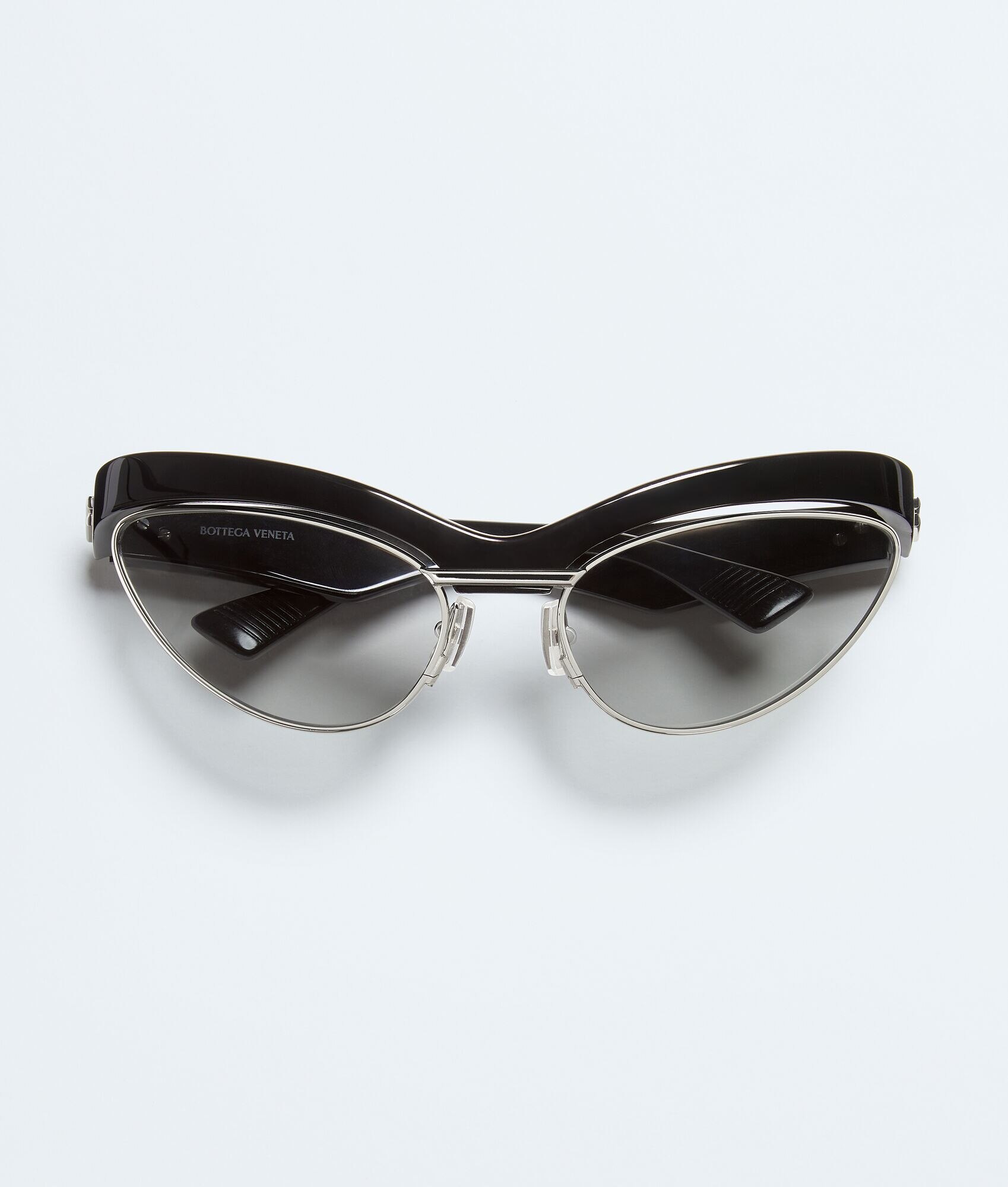 Gafas de sol cat eye en ángulo doble