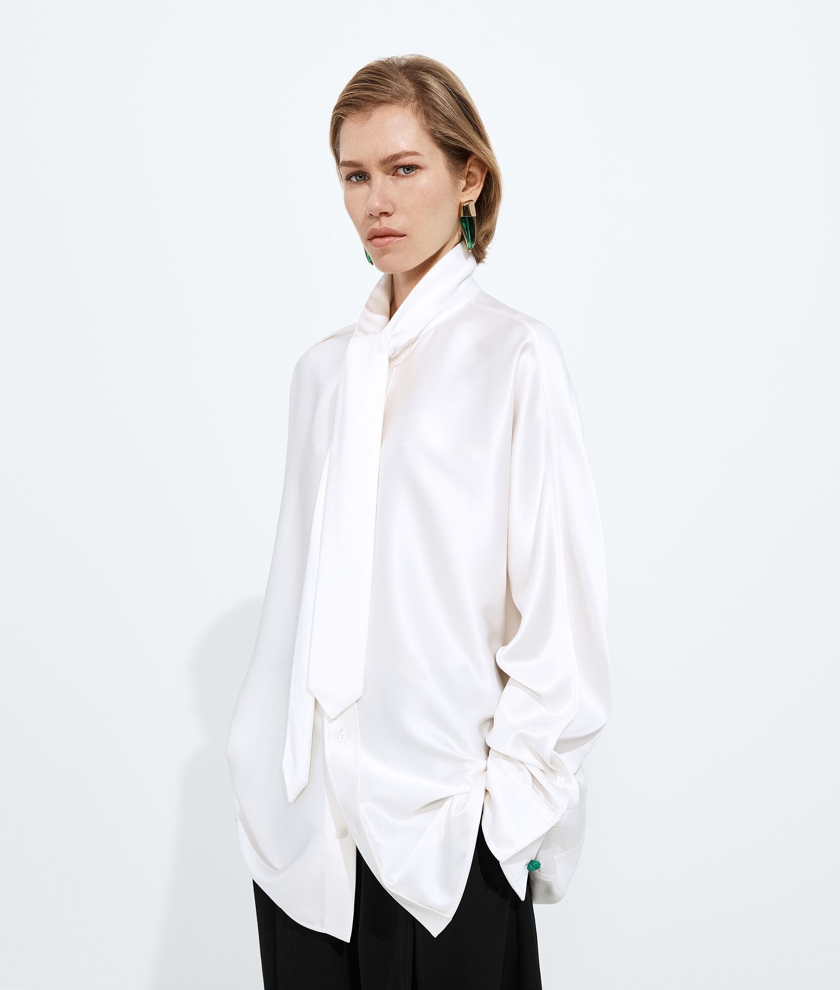 Camisa de seda satinada fluida