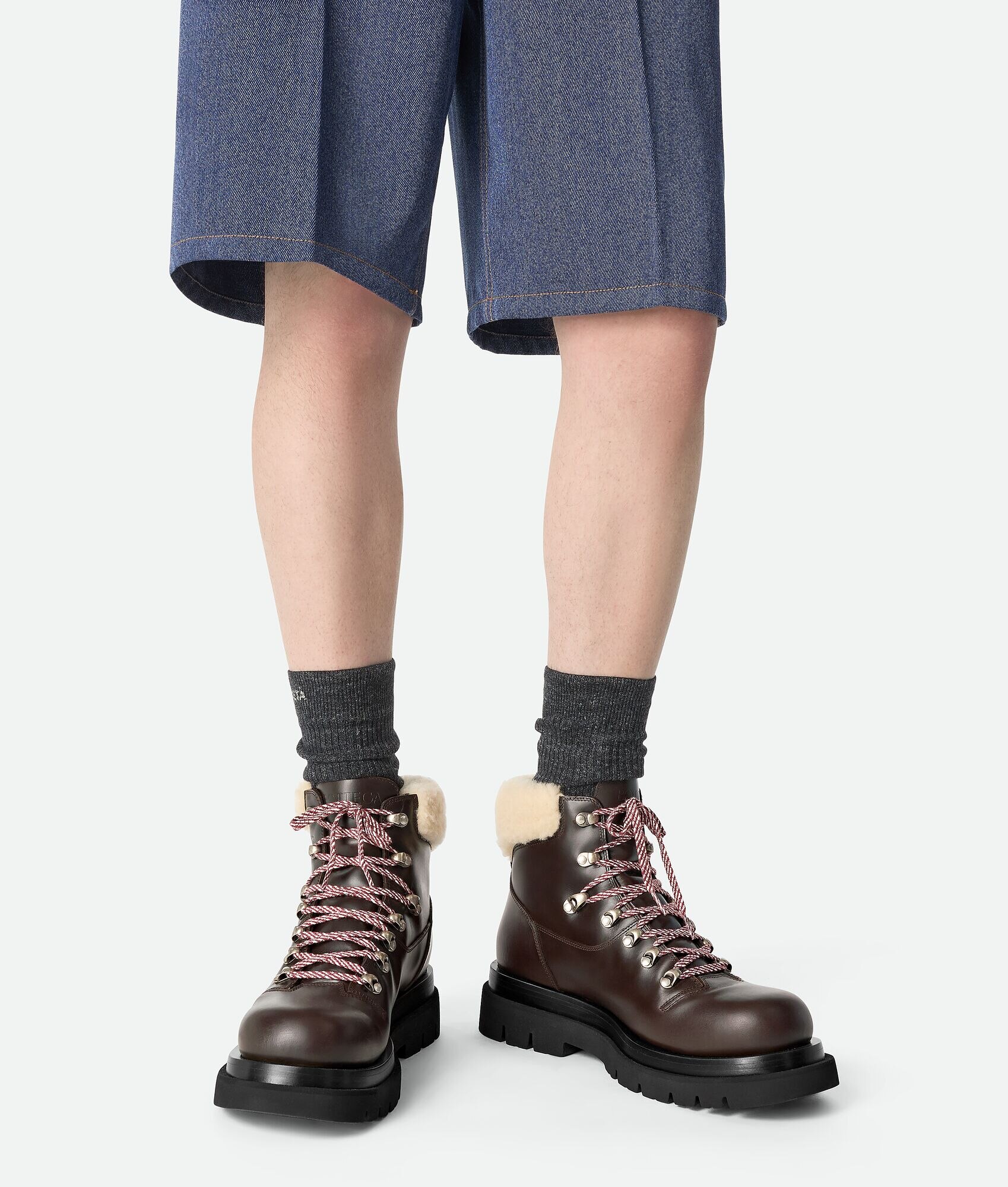 Bota de tobillo para senderismo Lug
