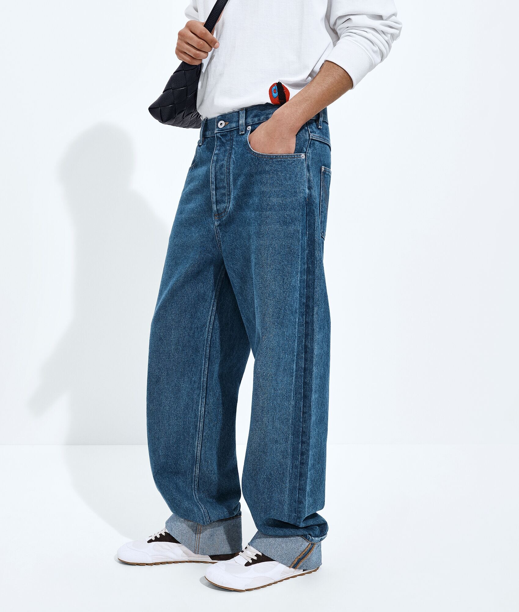 Pantalones vaqueros de indigo medio con dobladillo