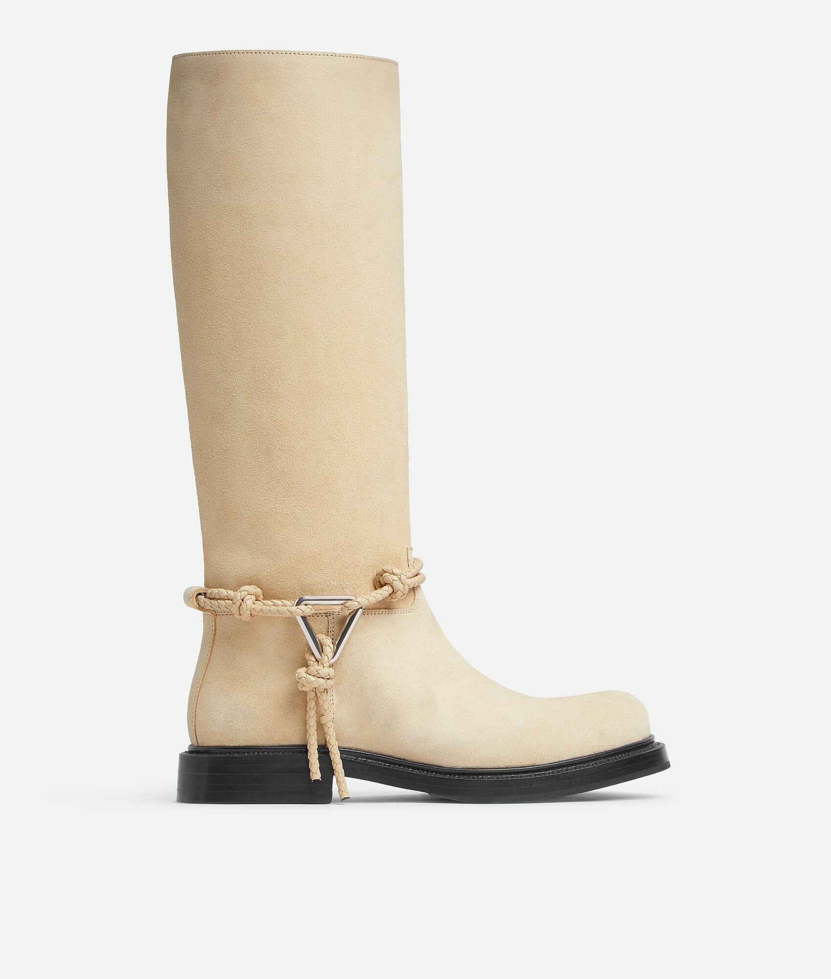 Bota James