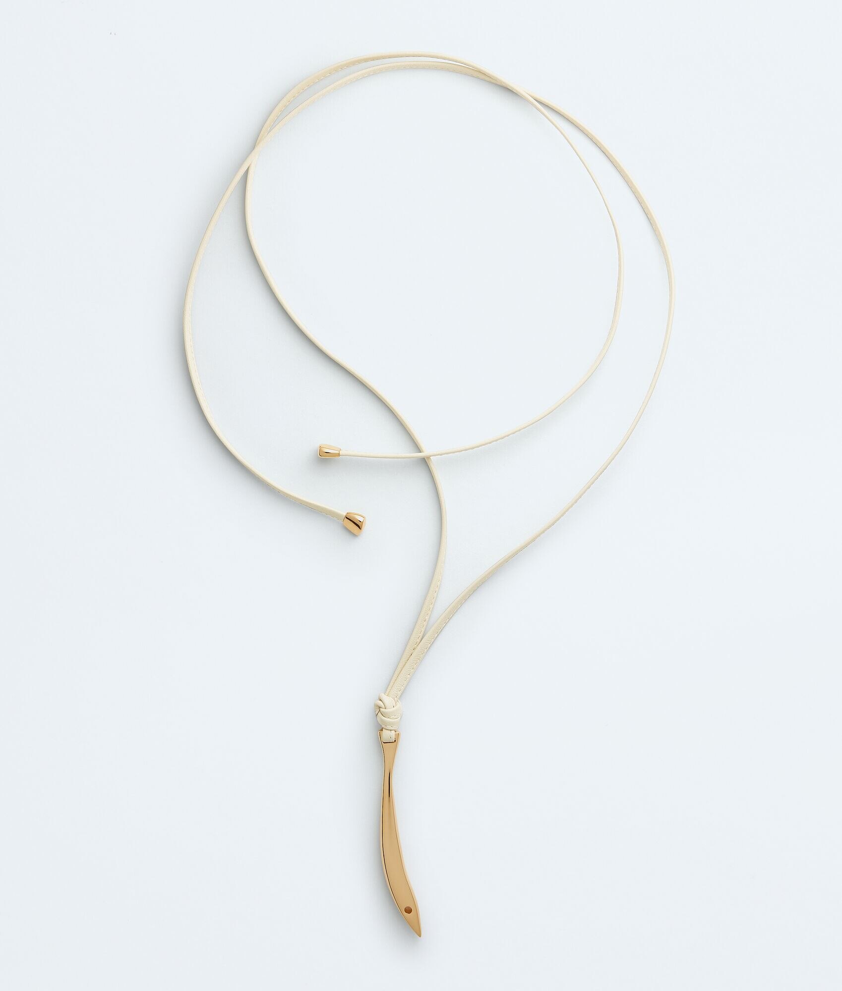 Collar de cuero de sardina