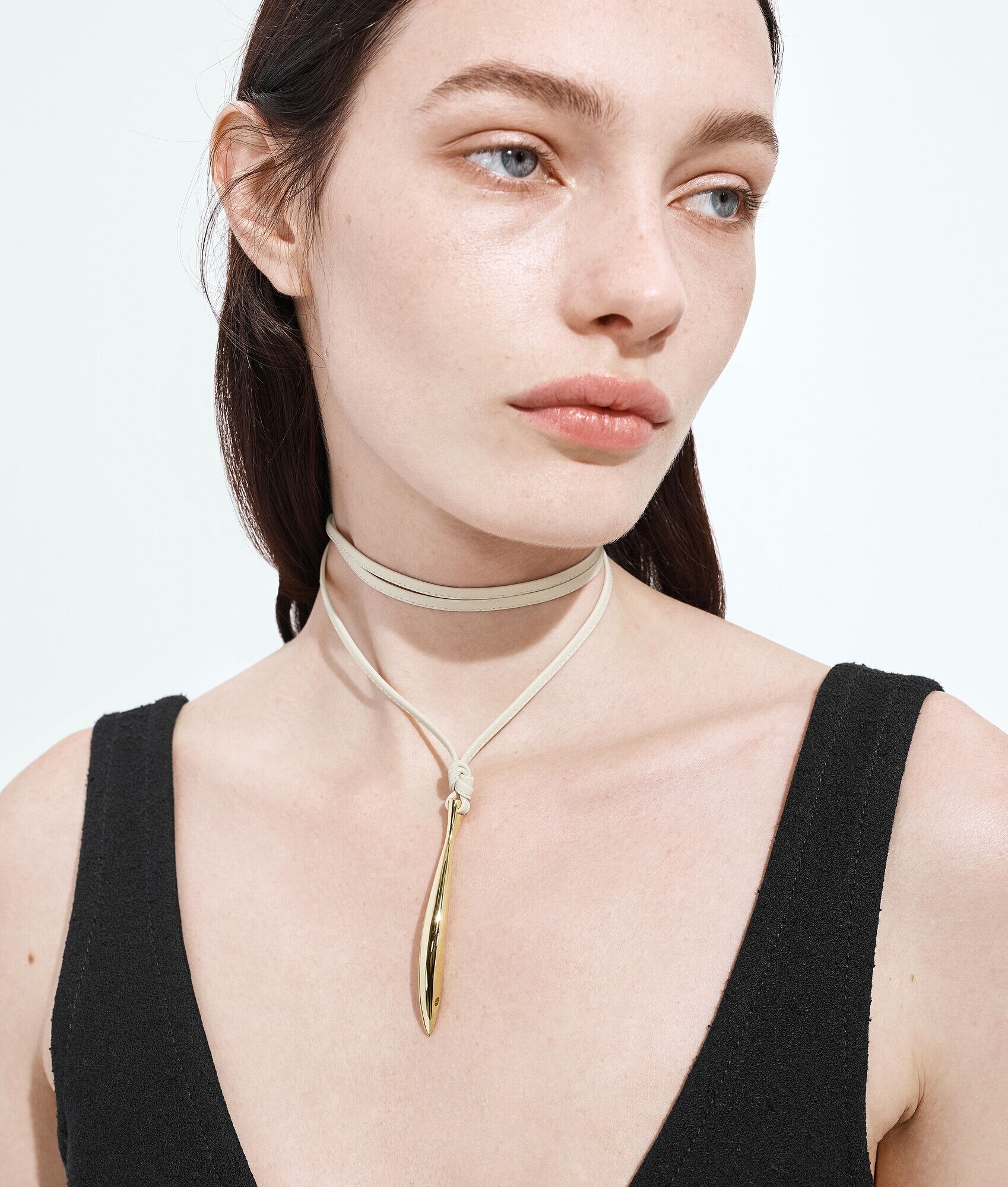 Collar de cuero de sardina