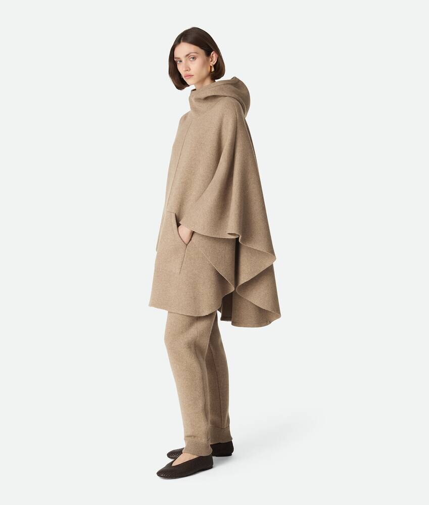 Capa con capucha de cachemira