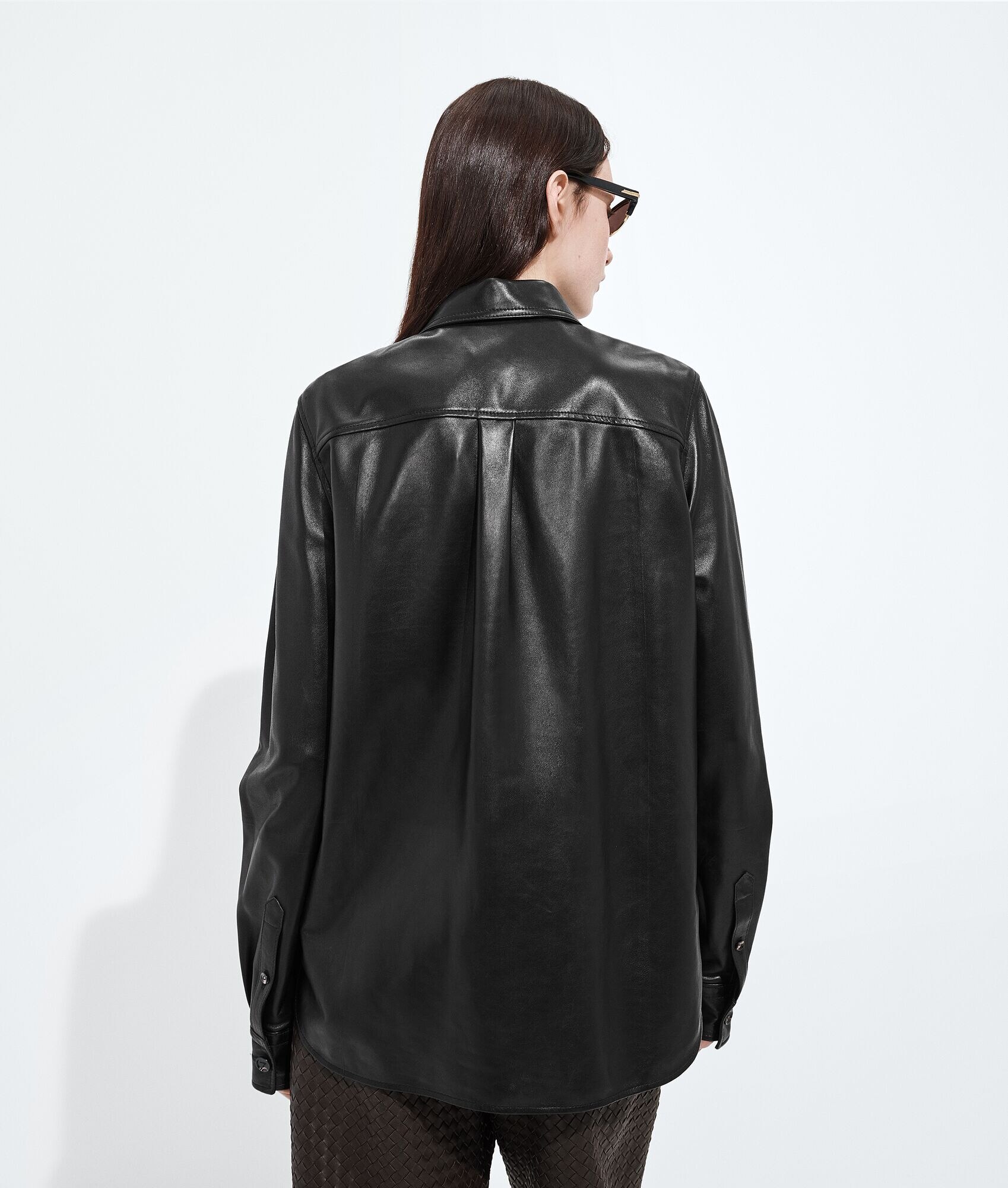 Camisa de cuero semilustrado