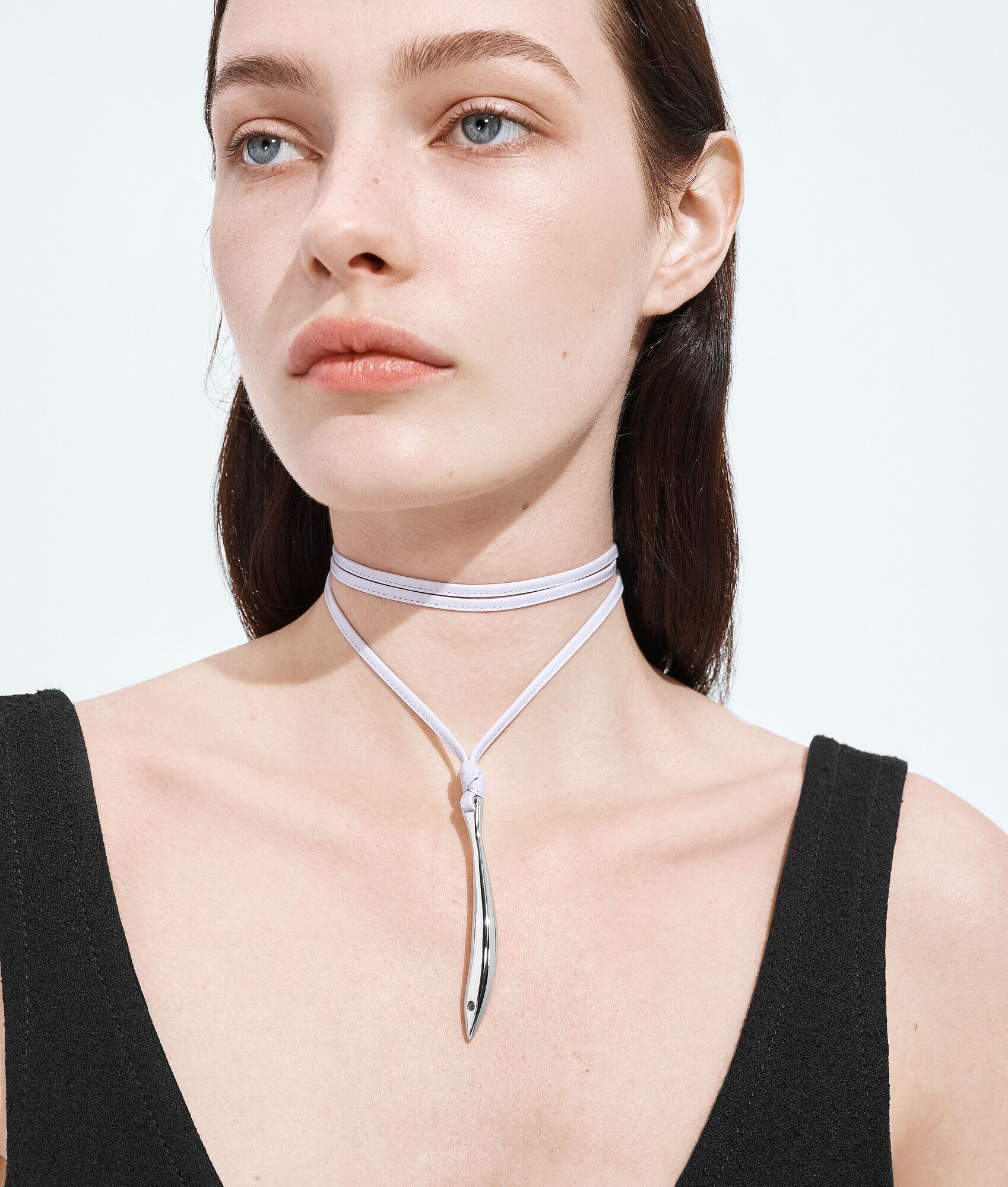 Collar de cuero de sardina